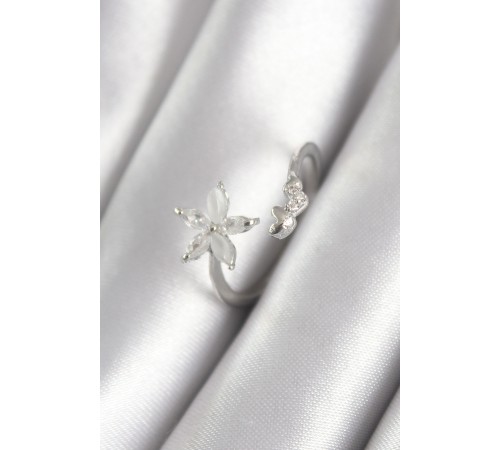 Pirinç Gümüş Renk Zirkon Taşlı Çiçek Model Kalp Detay Kadın Yüzük - TJ-BYK3070