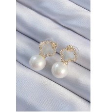 Pirinç Altın Renk Zirkon Taşlı Minimal Çiçek Tasarımlı Kadın Küpe - TJ-BKP9480