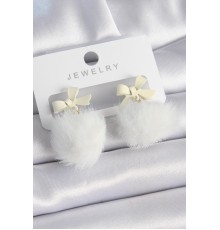 Beyaz Renk Kurdele Tüylü Ponpon Model Kadın Küpe - TJ-BKP9561