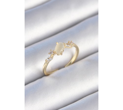 Pirinç Gold Renk Zirkon Taşlı Oval Beyaz Mineli Kadın Yüzük - TJ-BYK3444