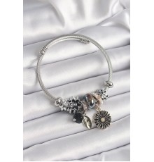 Gümüş Renk Siyah Renk Çiçek Figür İnci Detay Charm Bileklik - TJ-BB6589