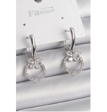 Pirinç Gümüş Renk Zirkon Taşlı Figür Sallantı Detay Kadın Küpe - TJ-BKP9841