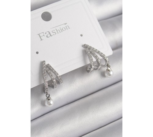 Pirinç Gümüş Renk Zirkon Taşlı Pençe Model İnci Detay Kadın Küpe - TJ-BKP9958