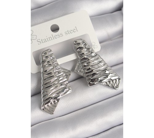 Pirinç Gümüş Renk İşleme Detaylı Katlanmış Kare Plaka Model Kadın Küpe - TJ-BKP10222