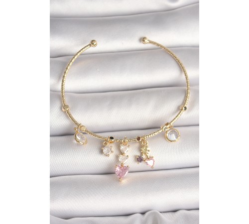 Pirinç Gold Renk Sallantı Zirkon Taşlı Kalp Figür Pembe Kalp Detay Charm Kadın Bileklik - TJ-BB6897