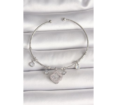 Pirinç Gümüş Renk Sallantı Zirkon Taşlı Yonca Figür Charm Kadın Bileklik - TJ-BB6905