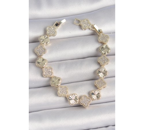 Pirinç Gold Renk Zirkon Taşlı İşlemeli Yonca Model VIP Seri Exculusive Kadın Bileklik - TJ-BB6913