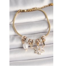 Pirinç Gold Renk Sallantı Zirkon Taşlı Çiçek Model İnci Detay Charm Kadın Bileklik - TJ-BB6934