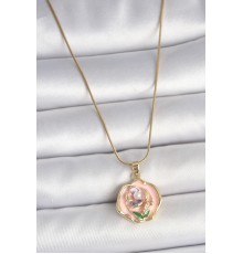 316L Çelik Gold Renk Zincir Pembe Renkli Çiçek İşlemeli İnci Detay Portre Model Kadın Kolye - TJ-BKO10075