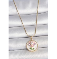 316L Çelik Gold Renk Zincir Beyaz Renkli Çiçek İşlemeli İnci Detay Portre Model Kadın Kolye - TJ-BKO10085