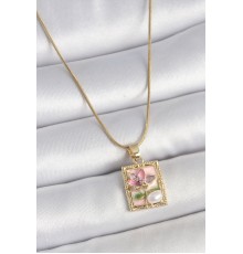 316L Çelik Gold Renk Pembe Mineli Çiçek İşlemeli İnci Detay Portre Model Kadın Kolye - TJ-BKO10145