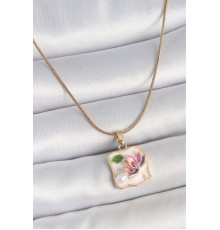 316L Çelik Gold Renk Zincir Beyaz Mineli İncili Çiçek İşlemeli Portre Model Kadın Kolye - TJ-BKO10181
