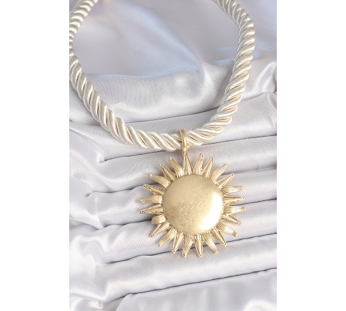 Kırık Beyaz Halat Model Gold Renk Güneş Figürlü Pirinç Kolye - TJ-BKO10224