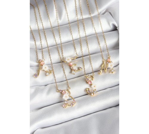 316L Çelik Gold Renk Zirkon Taşlı Çiçek Detaylı Harf Kolye 24'lü Paket Kolye - TJ-BKO10238