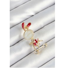 Zirkon Taş Detaylı Kırmızı 3D Scooter Süren Tavşan Kız Figürlü Gold Renk Kadın Broş - TJ-BR443