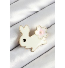 Mineli Çiçek Detaylı Krem Tavşan Figürlü Gold Renk Kadın Broş - TJ-BR452