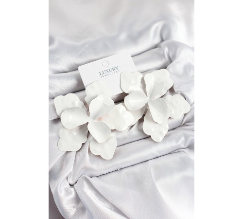 Pirinç Beyaz Çiçek Model Kadın Küpe - TJ-BKP10962