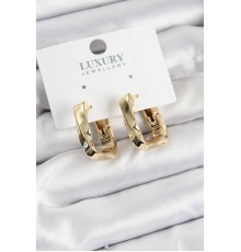 Pirinç Kıvrımlı Dikdörtgen Model Gold Renk Kadın Küpe - TJ-BKP10964