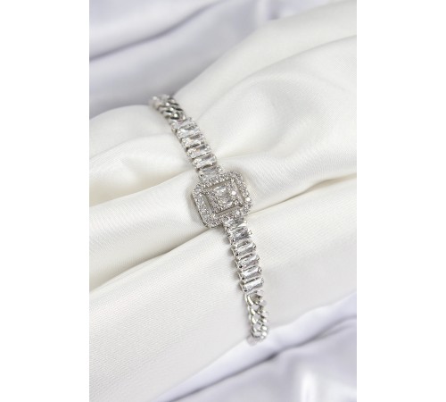 Pirinç Zirkon Taşlı Su Yolu Detaylı Baget Model Gümüş Renk Kadın Bileklik - TJ-BB7540