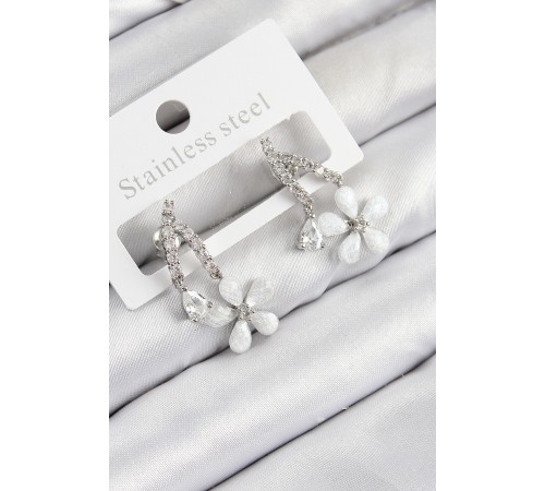 Pirinç Zirkon Taşlı Papatya Model Gümüş Renk Kadın Küpe - TJ-BKP11111