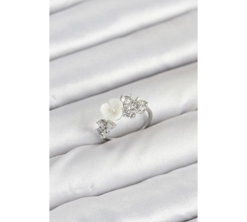 Pirinç Gümüş Renk Çiçek Model Zirkon Taşlı Kadın Yüzük - TJ-BYK3879