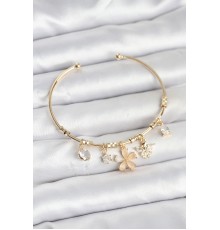 Çiçek ve Charmlı Gold Renk Pirinç Kadın Bileklik - TJ-BB8049