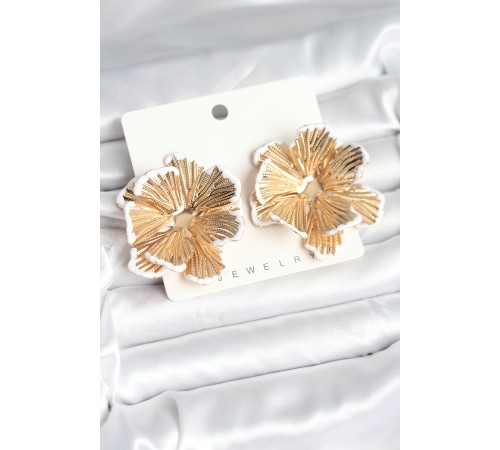 Pirinç Gold Renk Beyaz Mine Detaylı Lotus Kadın Küpe - TJ-BKP11367