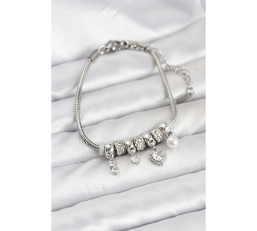 Pirinç Gümüş Renk Kalp Charmlı Kadın Bileklik - TJ-BB8208