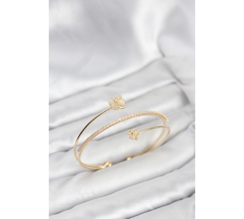 Yonca Çiçek Model Pirinç Gold Renk Kadın Bileklik - TJ-BB8257