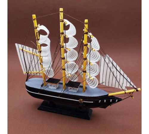 Büyük Boy Yelkenli Ahşap Gemi