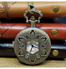 Yaprak Motifli Köstekli Cep Saati