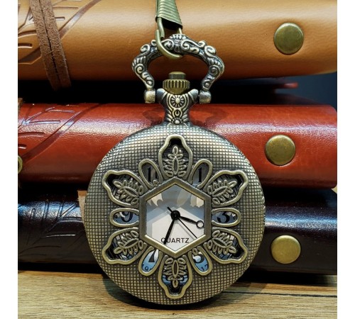 Yaprak Motifli Köstekli Cep Saati