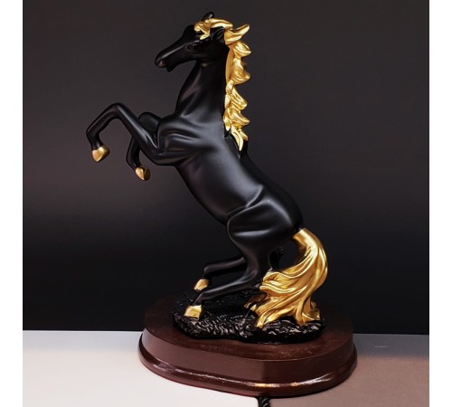 Dekoratif Şaha Kalkan At Biblo Siyah