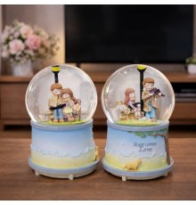 Orta Boy Bankta Oturan Sevgililer Kar Küresi