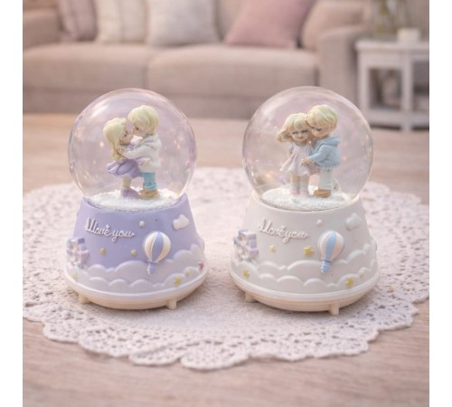 Orta Boy Işıklı Müzikli Sevimli Çiftler Kar Küresi