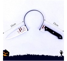 Kafaya Saplanmış Şaka Bıçağı Taç