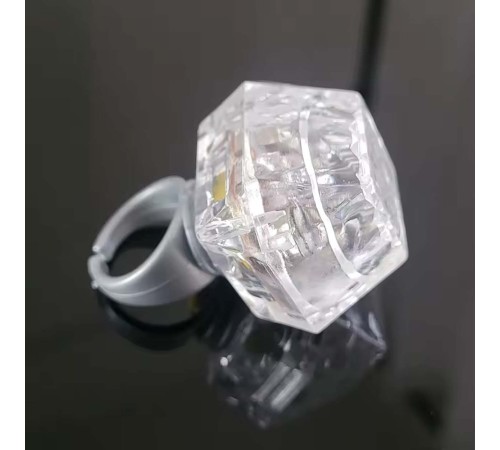 Kristal Tasarımlı Led Glow Işıklı 3 Modlu Gümüş Yüzük 3.5 x 5 cm