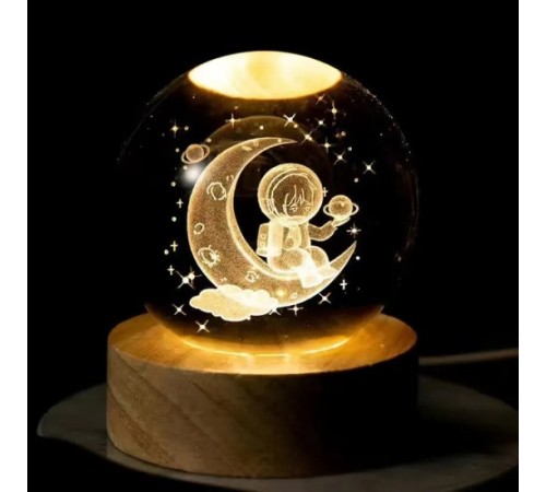 Dekoratif Ay Üstünde Astronot Tasarımlı Ahşap altlıklı Işıklı Cam Küre 6 Cm MZ4-2330