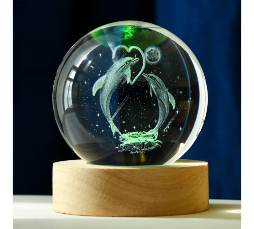 Dekoratif Yunus Balıkları Tasarımlı Ahşap Altlıklı Işıklı Cam Küre Cam 6 Cm Ahşap 2 Cm