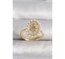Pirinç Gold Renk Beyaz Sedefli Gül Porte Model İnci Detay Kadın Yüzük - TJ-BYK3488