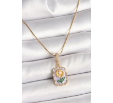 316L Çelik Gold Renk Zirkon Taşlı Mor Papatya İşlemeli Portre Model Kadın Kolye - TJ-BKO9915