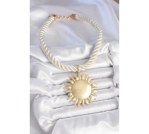 Kırık Beyaz Halat Model Gold Renk Güneş Figürlü Pirinç Kolye - TJ-BKO10224 Kırık Beyaz Halat Model Gold Renk Güneş Figürlü Pirinç Kolye - TJ-BKO10224