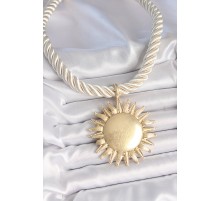 Kırık Beyaz Halat Model Gold Renk Güneş Figürlü Pirinç Kolye - TJ-BKO10224
