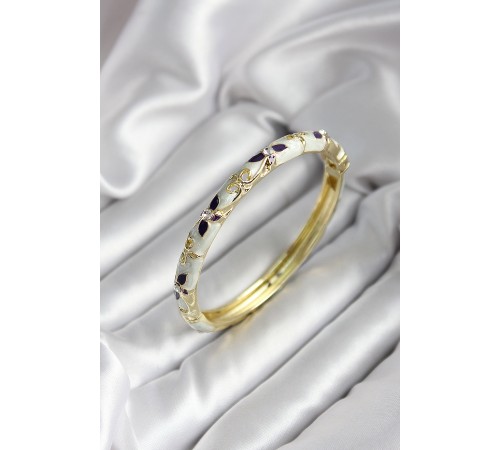 Mineli Pirinç Siyah Çiçek Desenli Zirkon Taşlı Gold Renk Kadın Kelepçe (çap 60 mm) - TJ-BB6985 Mineli Pirinç Siyah Çiçek Desenli Zirkon Taşlı Gold Renk Kadın Kelepçe (çap 60 mm) - TJ-BB6985