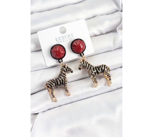Pirinç Bordo Sallantılı 3D Zebra Model Gold Renk Kadın Küpe - TJ-BKP10750 Pirinç Bordo Sallantılı 3D Zebra Model Gold Renk Kadın Küpe - TJ-BKP10750