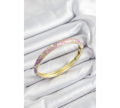 Mineli Pirinç Mor Çiçek Motifli Gold Renk Kadın Kelepçe - TJ-BB7436 Mineli Pirinç Mor Çiçek Motifli Gold Renk Kadın Kelepçe - TJ-BB7436