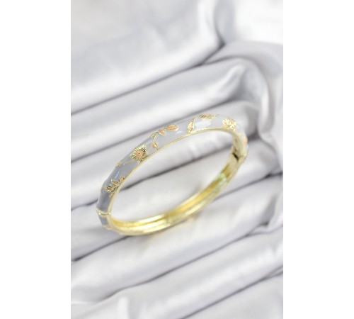 Mineli Pirinç Lila Çiçek Motifli Gold Renk Kadın Kelepçe - TJ-BB7441 Mineli Pirinç Lila Çiçek Motifli Gold Renk Kadın Kelepçe - TJ-BB7441