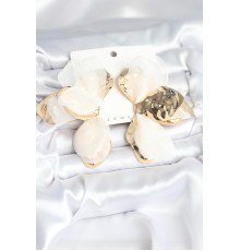 Pirinç Gold Renk Beyaz Tüllü Lotus Kadın Küpe - TJ-BKP11373
