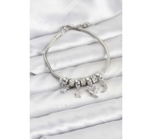 Pirinç Gümüş Renk Kalpli Model Charmlı Kadın Bileklik - TJ-BB8176