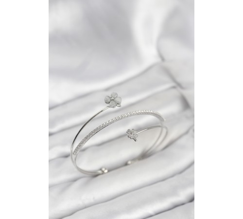 Yonca Çiçek Model Pirinç Gümüş Renk Kadın Bileklik - TJ-BB8258